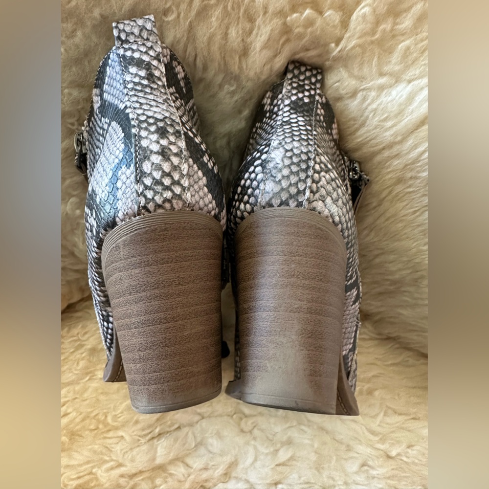 Universal Thread Gray Snakeskin Patterned Ankle B… - image 5